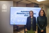 La directora de la ONT, Beatriz Domínguez y la ministra Mónica García, en la presentación de los datos de donación y trasplante de 2023