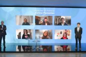 Foto de familia de los ganadores de la VII edición de los premios Somos Pacientes.